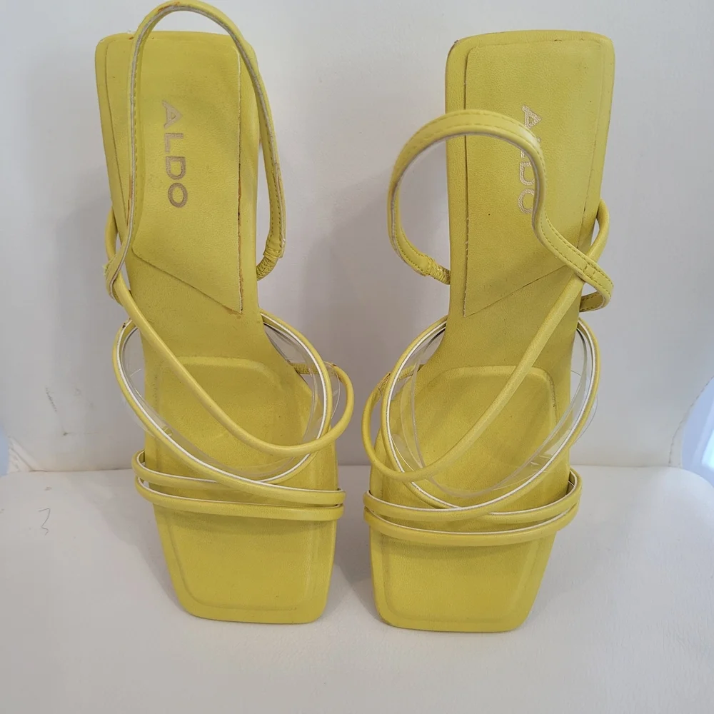 Aldo Yellow Strappy Square Toe Triangle Heels Womens Size US7 / EUR 37.5